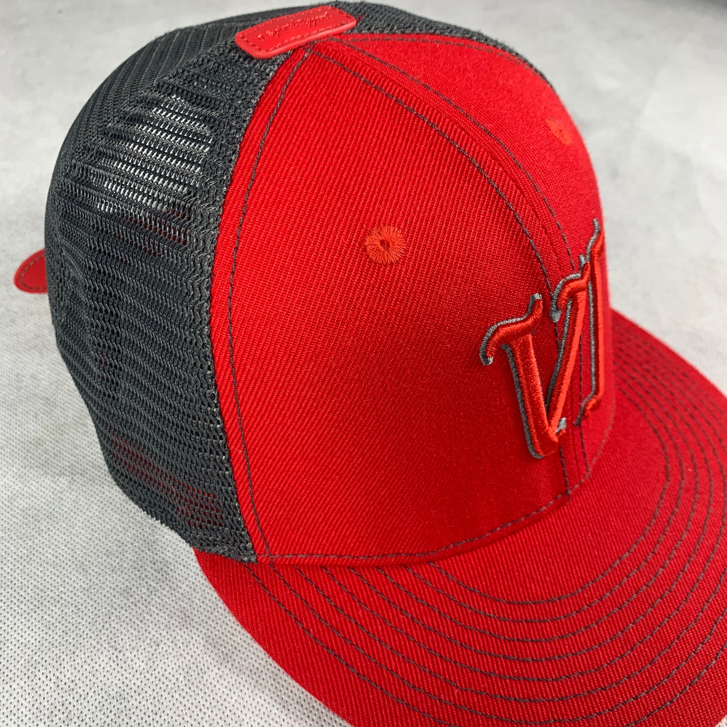 Red/Dark Gray - VI THREE40